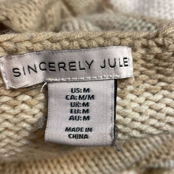 Sincerely Jules Woman’s oversized cropped tan/cream knit sweater. Size M - Picture 8 of 8